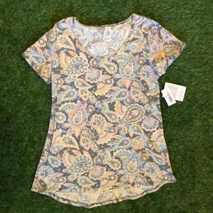 NWT!! LuLaRoe Classic T in Medium!